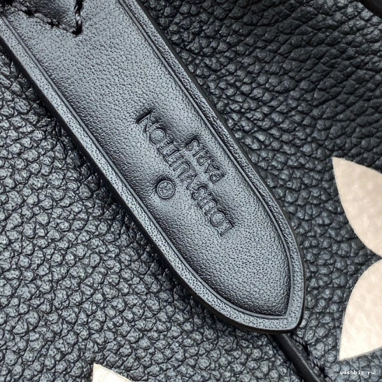 WIS NÉONOÉ LOUIS VUITTON 1110